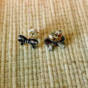 RETIRED James Avery dainty bow ear posts - silver